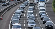 M25 traffic live as police close carriageway with diversion route set up