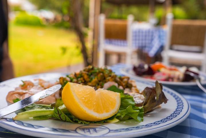 No es café con smoothies: Los desayunos reales y científicamente validados de quienes viven más de 100 años