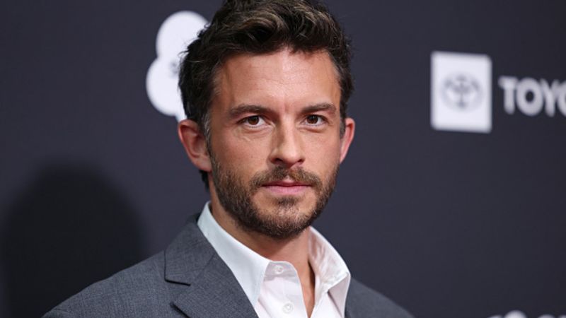 Jonathan Bailey es el "hombre vivo más sexy" de 2025, según la revista People