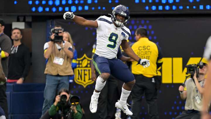 NFL 2025 Week 12 Start 'Em Sit 'Em: Kenneth Walker capitulation