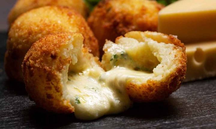 Croquetas de queso sin harina ni fritura: receta fácil y liviana