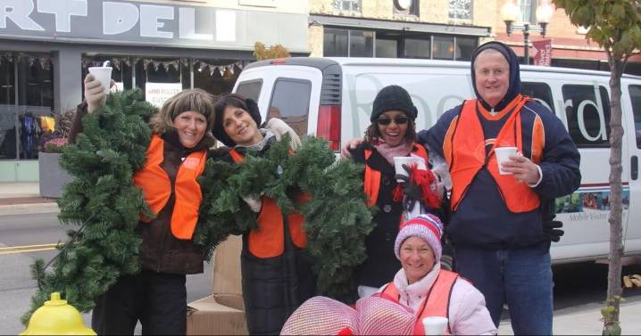 Stroll on State asking for volunteers to help decorate downtown