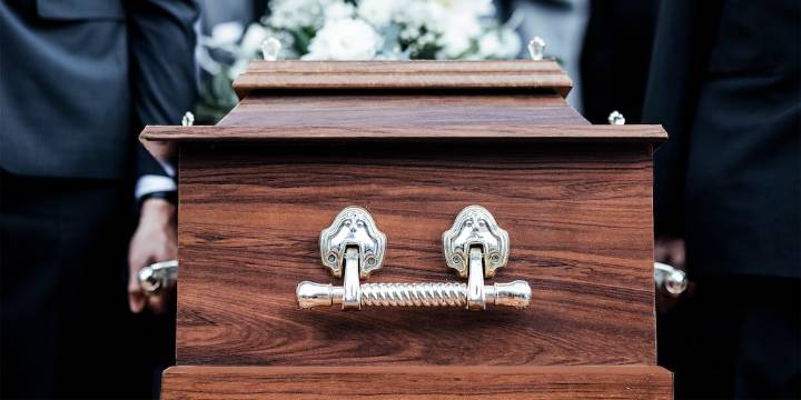 Velaron y cremaron el cuerpo equivocado: fallo en contra de una universidad y de una funeraria por daño moral