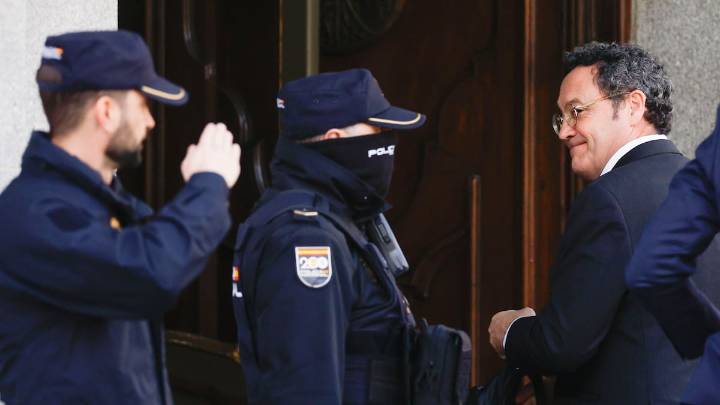 El abogado de González Amador compara el secreto profesional de los periodistas con la "penicilina"