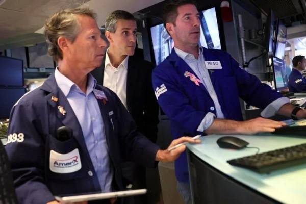 Inician S&P 500 y Nasdaq el mes con ganancias