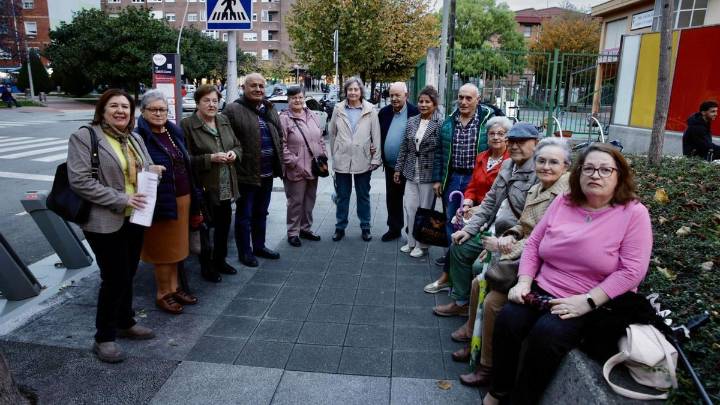 Unión, amistad y evasión, antídotos frente a la pesadilla del alzhéimer: estas excursiones hacen terapia en Asturias