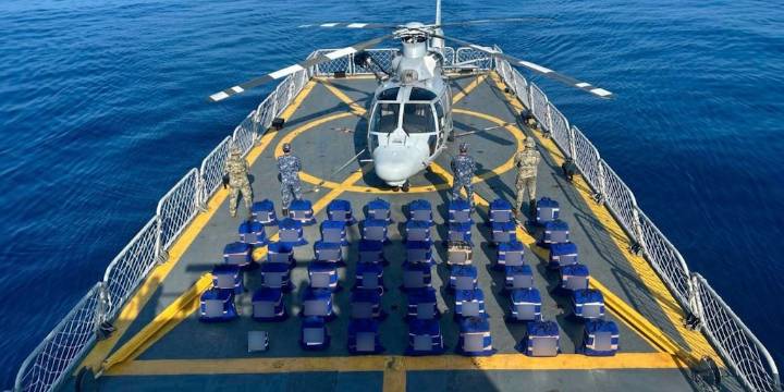 Marina asegura 2.5 toneladas de cocaína con valor de casi mil millones de pesos en costas de Michoacán