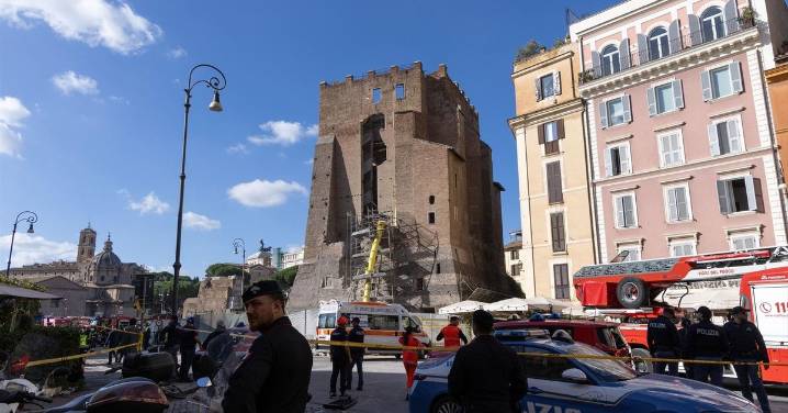 Una torre medieval de Roma, parcialmente derrumbada