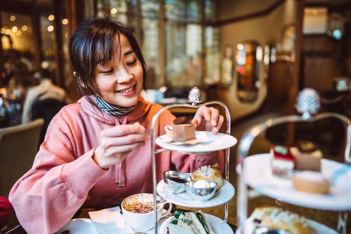 Miss Manners: What’s the proper way to eat pastries at tea time?