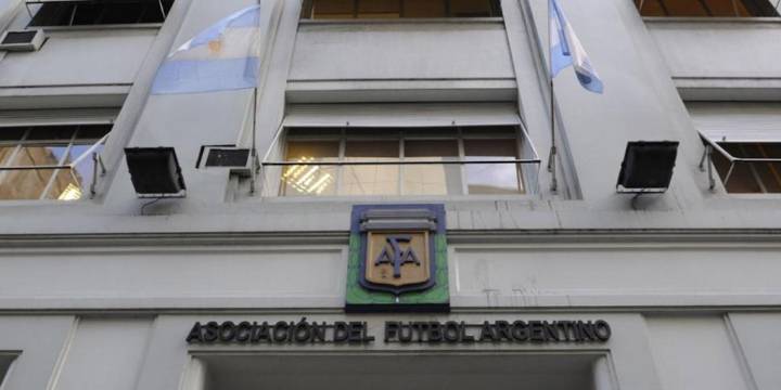 La AFA dio a conocer las dos alternativas que evalúa para la televisación de la B Nacional y la B Metropolitana