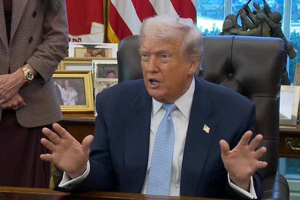 Trump insiste en que no descarta ninguna opción con Venezuela