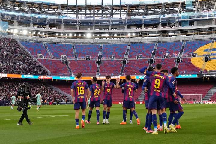 Fiesta total: Barcelona goleó al Athletic Club en su regreso al Camp Nou y sigue peleando la punta en LaLiga