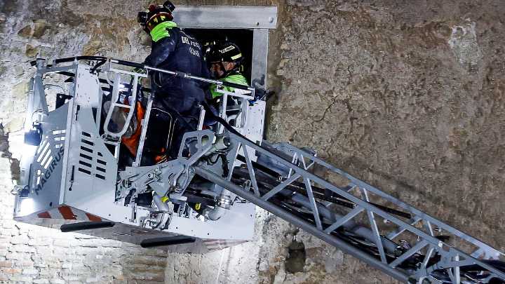 Muere el obrero que resultó herido tras el derrumbe de la Torre dei Conti (Roma)