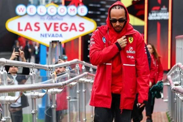 Hamilton hace historia con Ferrari... aunque de la mala