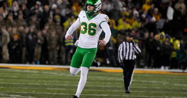 Oregon is back in the top five of the AP Top 25 poll, Miami leads pack of 5 ranked ACC teams