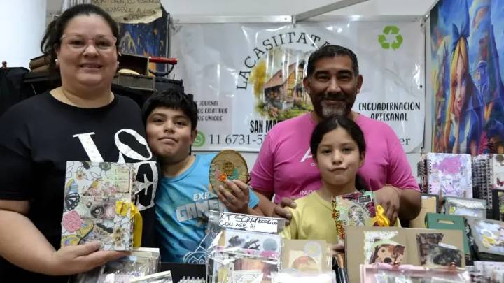 Soñaban con vivir en el sur, dejaron atrás su vida en Buenos Aires y hoy recorren las ferias vendiendo sus productos