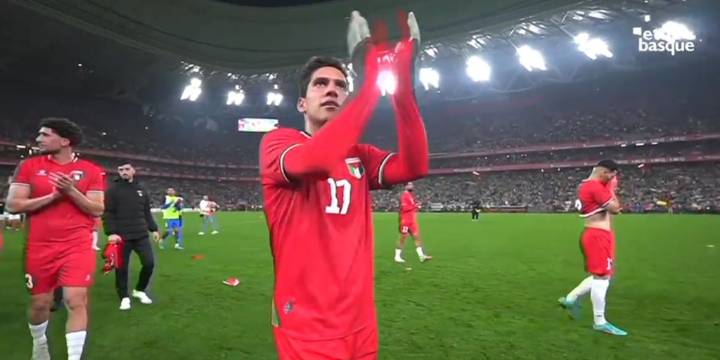 Emilio Saba protagoniza emotivo debut con Palestina ante Euskadi en San Mamés: vuelta olímpica de agradecimiento y unión en graderías