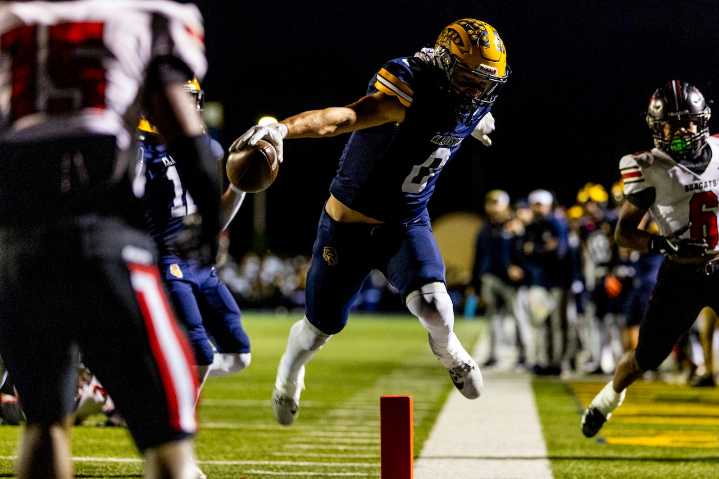 PHOTOS: Grand Blanc, Clarkston face off in juggernaut D1 district championship