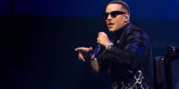 Daddy Yankee se sumerge en un viaje espiritual y abraza la música góspel: un nuevo capítulo en su carrera.