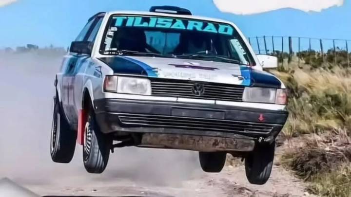 Conmoción en el rally: murió César Pérez tras chocar y quedar atrapado entre llamas