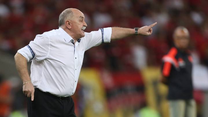 Bolivia le brinda el último adiós a Xabier Azcargorta: “Hasta siempre, bigotón”