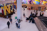 Continúan atrasos en aeropuertos de EEUU tras peor fin de semana del cierre federal