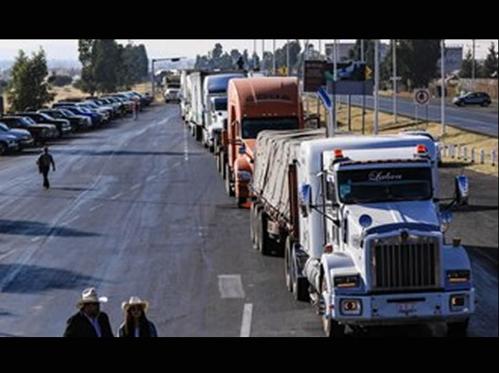 Levantan bloqueos: transportistas y campesinos llegan a acuerdo con la Segob