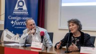 El ciclo Voces del Siglo XX reúne a Asunción Valdés y Juan Ramón Gil en un diálogo sobre la memoria viva del periodismo alicantino