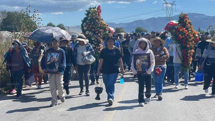 Dan último adiós a policías asesinados en Huixcolotla, Puebla; exigen justicia