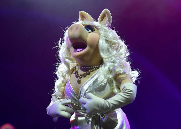 Jennifer Lawrence, Emma Stone producing Miss Piggy movie for Disney