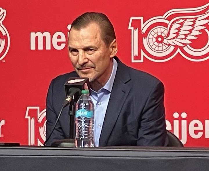 Sergei Fedorov overwhelmed by Red Wings jersey retirement