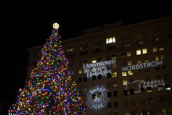 Thousands gather in downtown Portland for beloved holiday tree tradition