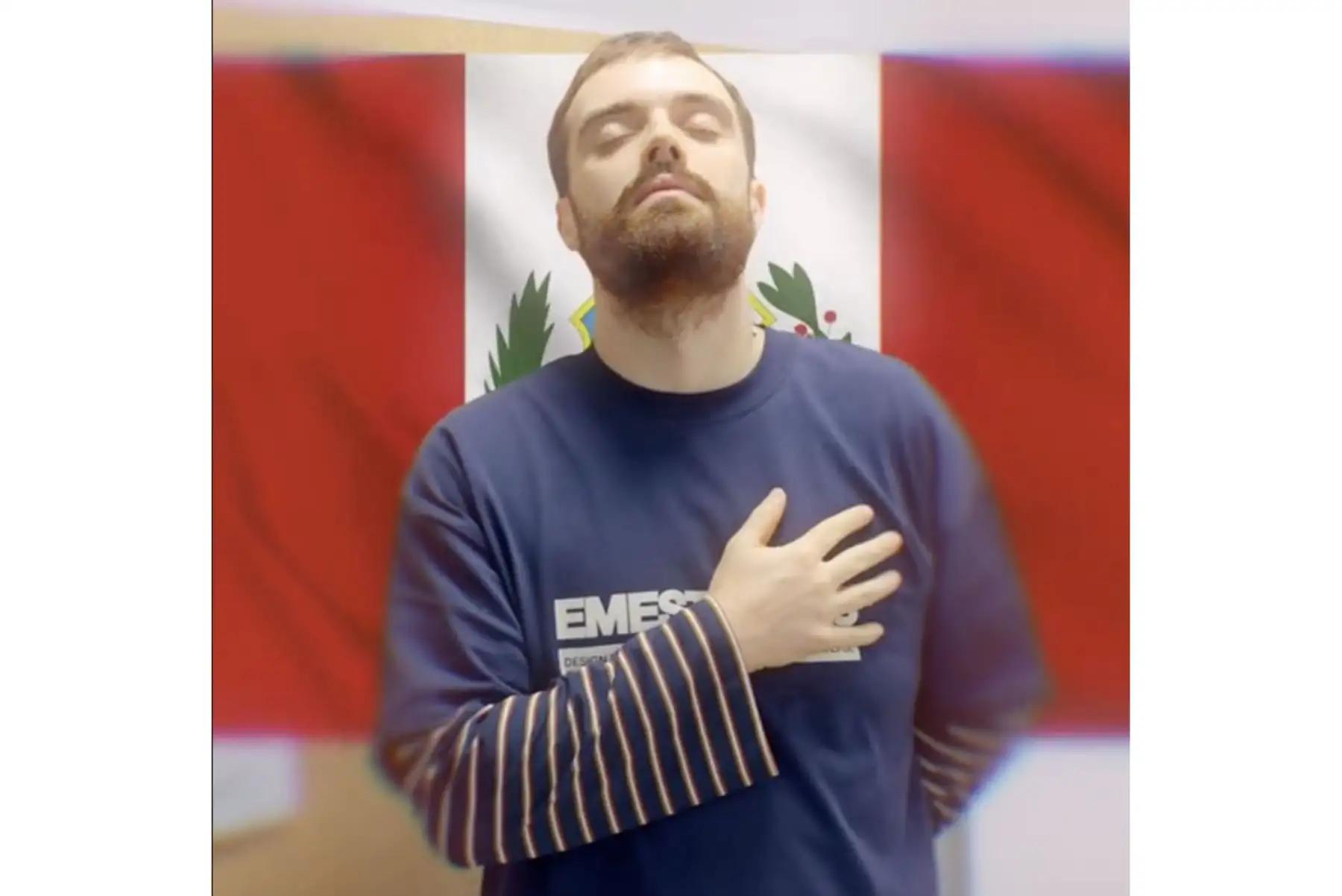 Ibai Llanos llegó a Perú y fue a comer pan con chicharrón en “El Chinito”