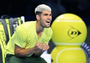 Carlos Alcaraz se impone a Musetti y avanza como líder a semifinales en Turín