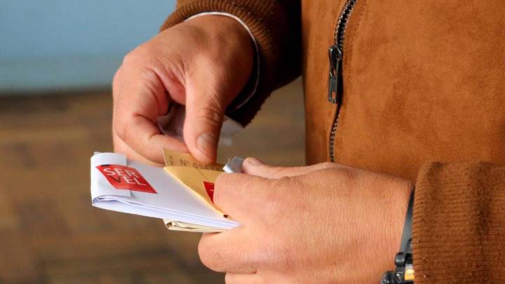 Elecciones 2025 en Chile: ¿qué puedo hacer si veo a alguien haciendo campaña electoral el día de la votación?