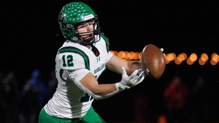 HS football | Highland vs. Avon live score updates and highlights