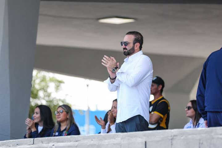 Participan más de 3 mil sampetrinos en el desfile conmemorativo de la Revolución Mexicana