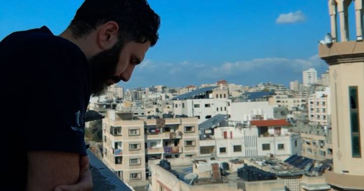 British surgeon tells what it's like to work in Gaza after horrors of watching kids die