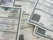 Vendían actas de nacimiento falsas en papelería y hasta lo anunciaban en la puerta