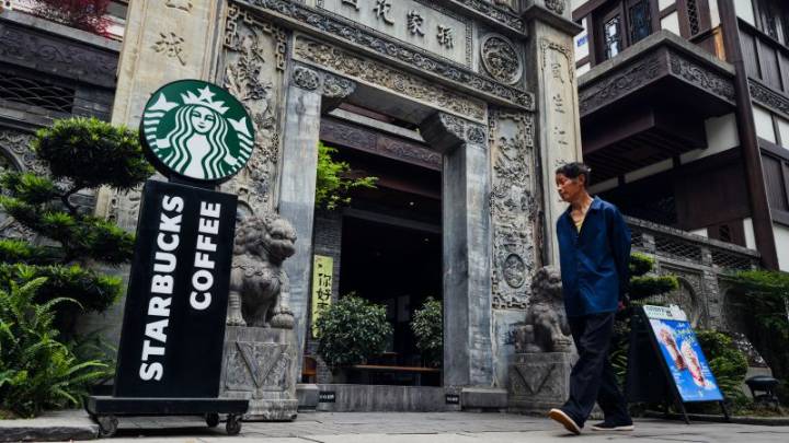Starbucks once seemed unstoppable in China. Its US owner is now giving up control