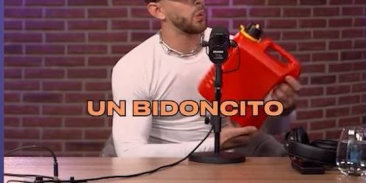 “Turro táctico”: J Rei mostró el kit de supervivencia que lleva encima tras la emergencia que vivió junto a María Becerra