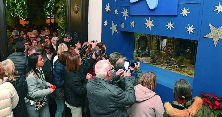 El Belén municipal, obra de Juan Miguel Barba Delgado, ya está abierto al público