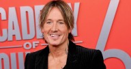 Keith Urban Plays Gay Anthem For Trump at Mar