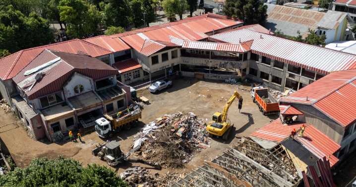 15 años después del terremoto que lo dañó, parte reconstrucción de liceo en Yungay