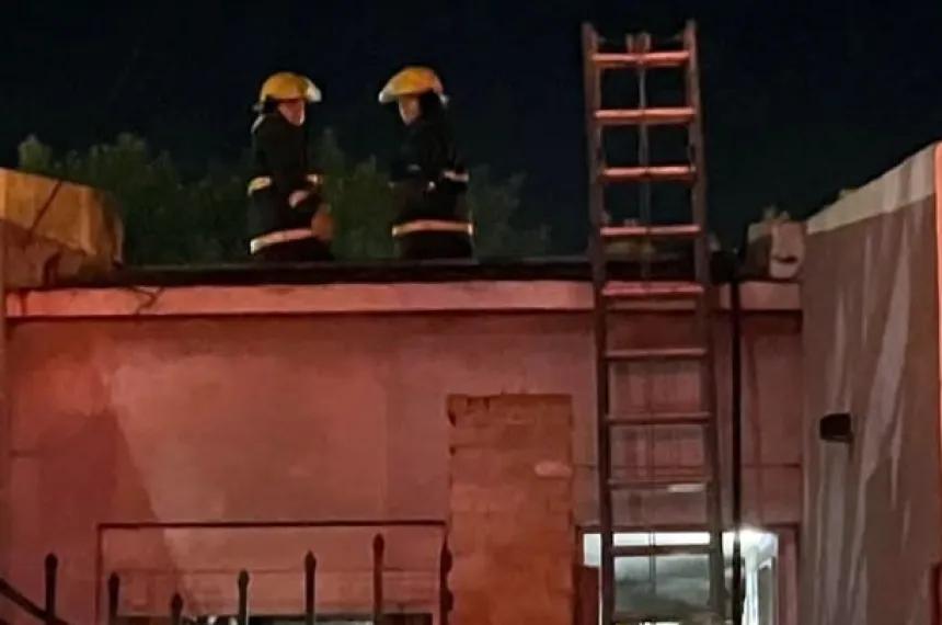 Se incendió una vivienda en Acha y un vecino fue hospitalizado