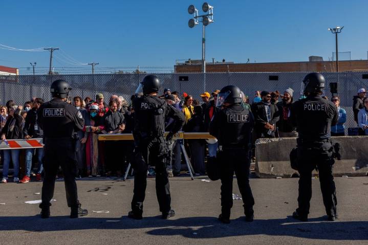 Evanston pastors arrested, charged with misdemeanors at Broadview ICE protest