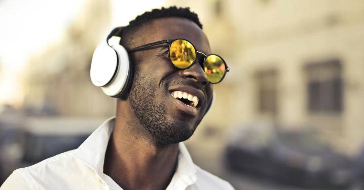 Disfruta de tu música favorita con los auriculares más top del 2025