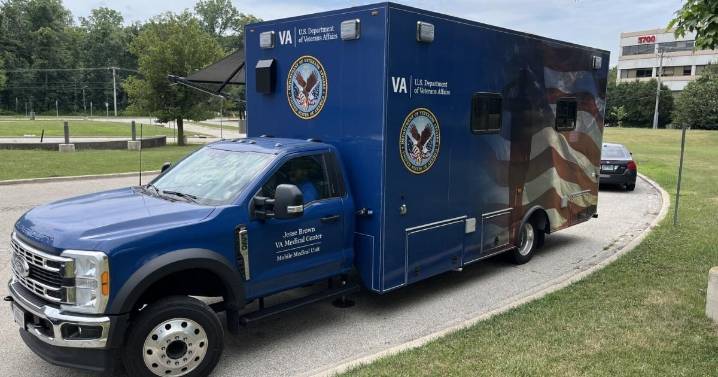 VA Mobile Medical Unit returns to Skokie Courthouse for Veterans Treatment Court Graduation