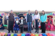 Ensombreran a Yesica como Adelita de la Esc. Miguel Arizpe en la ciudad de Nueva Rosita