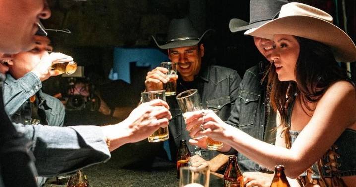 Sofi Saar presenta '¿Quién se va primero?': una canción que mezcla cierreño, tumbado y country